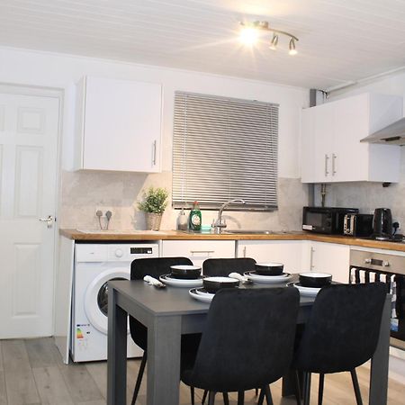 F2S Serviced Apartments 2Bedroom Terrace House With Free Wifi Netflix Suitable For Contractors Walking Distance To Train Station Derby Eksteriør billede