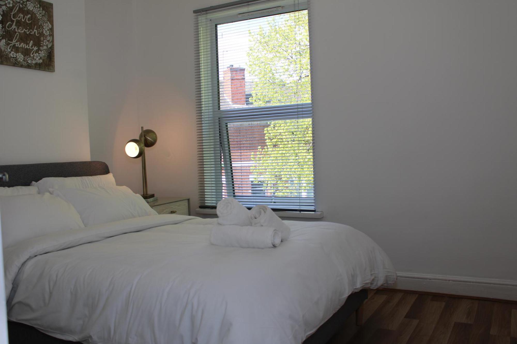 F2S Serviced Apartments 2Bedroom Terrace House With Free Wifi Netflix Suitable For Contractors Walking Distance To Train Station Derby Eksteriør billede
