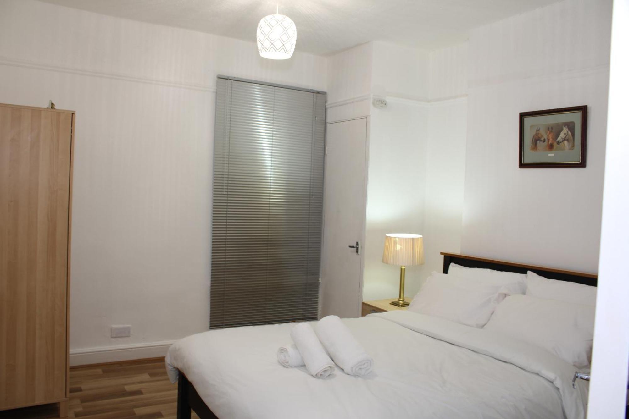 F2S Serviced Apartments 2Bedroom Terrace House With Free Wifi Netflix Suitable For Contractors Walking Distance To Train Station Derby Eksteriør billede