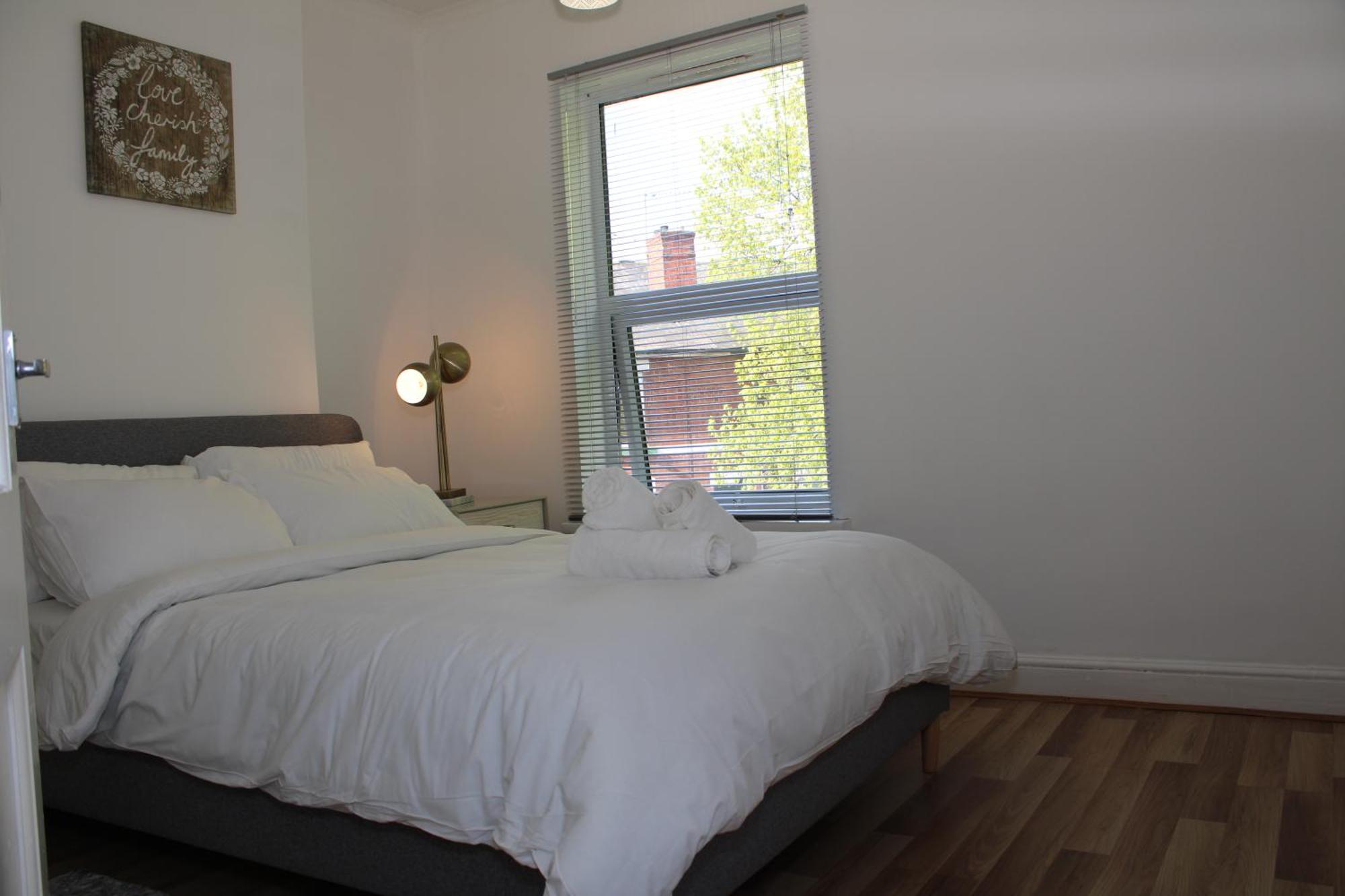 F2S Serviced Apartments 2Bedroom Terrace House With Free Wifi Netflix Suitable For Contractors Walking Distance To Train Station Derby Eksteriør billede