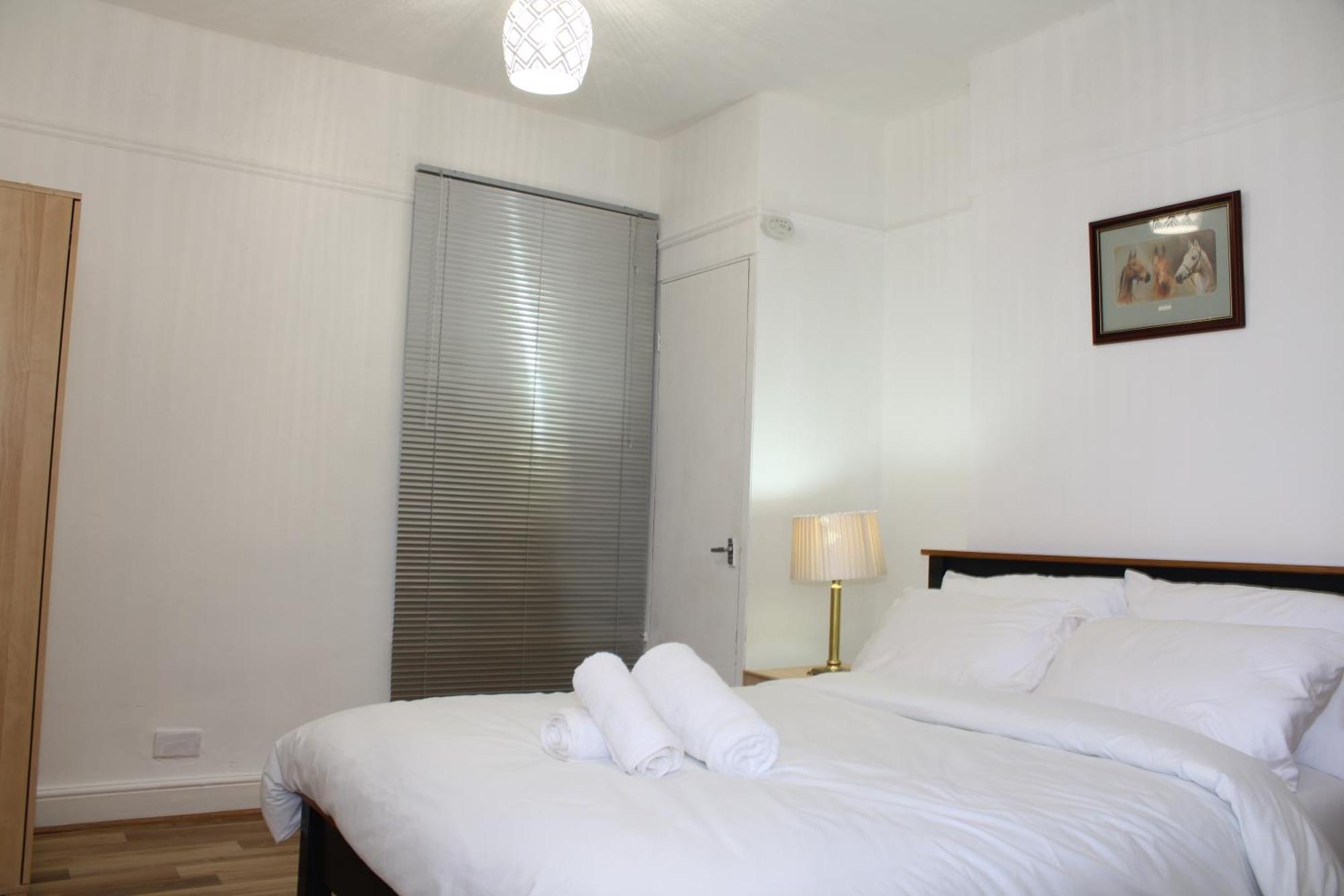 F2S Serviced Apartments 2Bedroom Terrace House With Free Wifi Netflix Suitable For Contractors Walking Distance To Train Station Derby Eksteriør billede