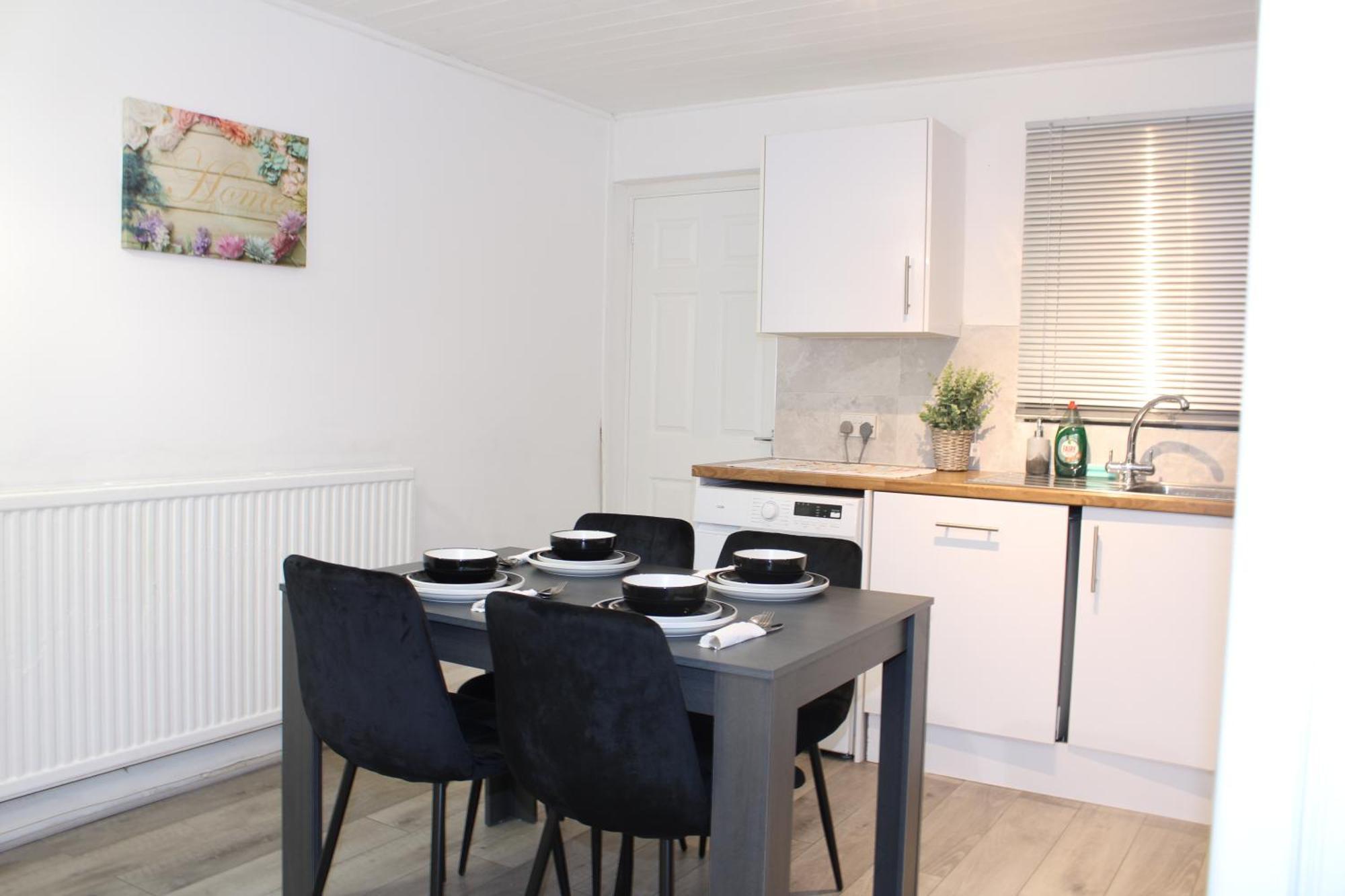 F2S Serviced Apartments 2Bedroom Terrace House With Free Wifi Netflix Suitable For Contractors Walking Distance To Train Station Derby Eksteriør billede