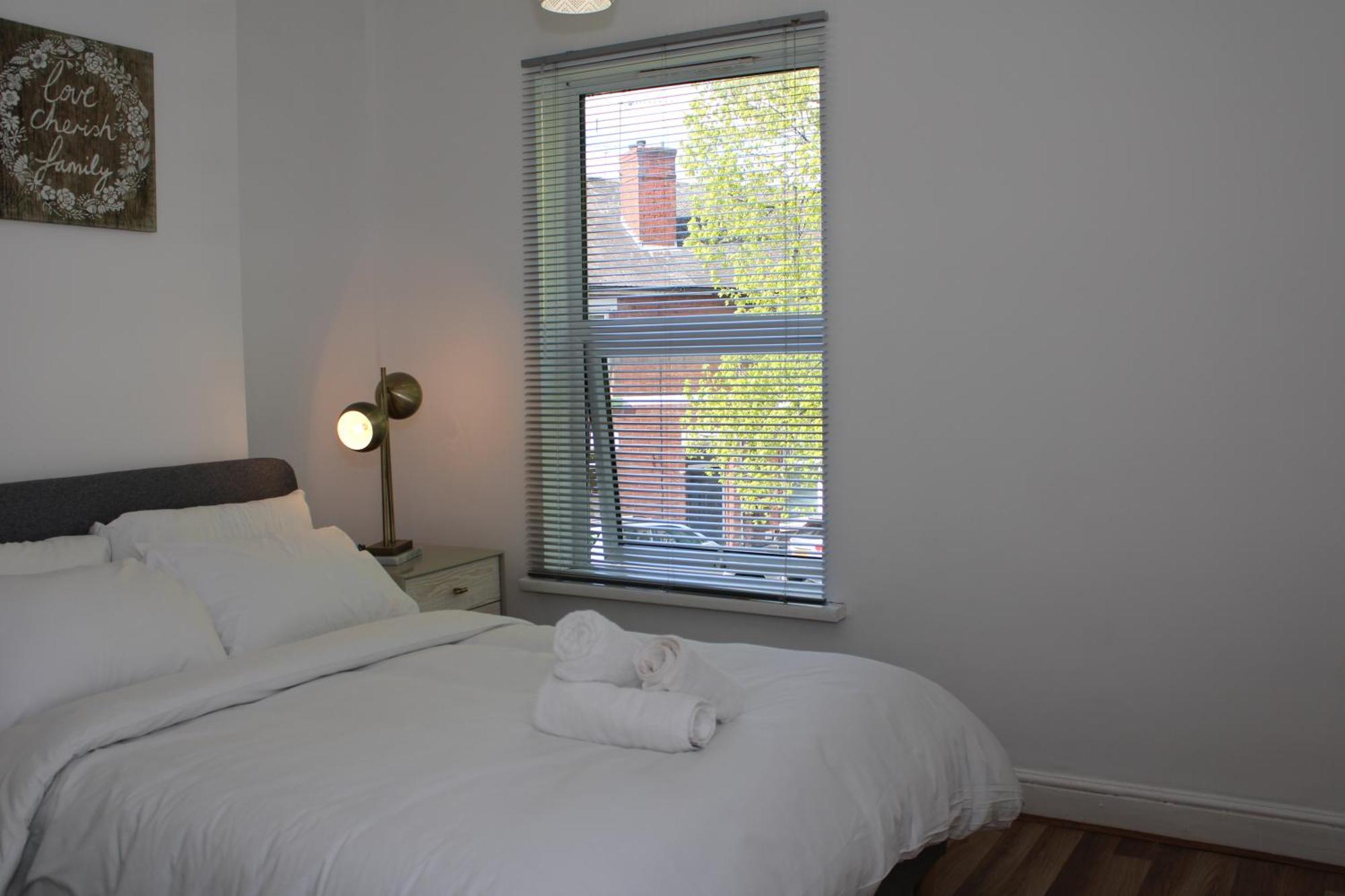 F2S Serviced Apartments 2Bedroom Terrace House With Free Wifi Netflix Suitable For Contractors Walking Distance To Train Station Derby Eksteriør billede