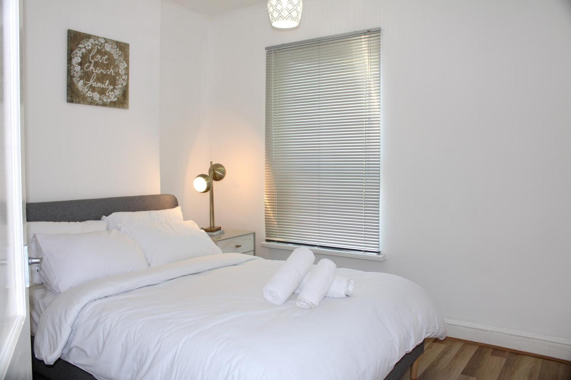 F2S Serviced Apartments 2Bedroom Terrace House With Free Wifi Netflix Suitable For Contractors Walking Distance To Train Station Derby Eksteriør billede