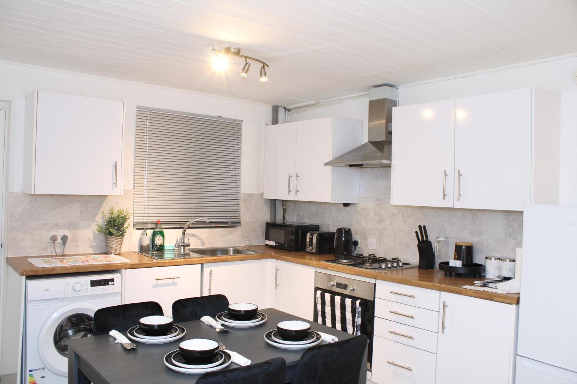 F2S Serviced Apartments 2Bedroom Terrace House With Free Wifi Netflix Suitable For Contractors Walking Distance To Train Station Derby Eksteriør billede