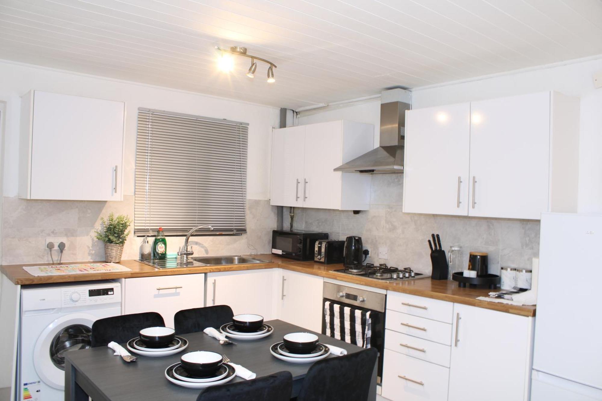 F2S Serviced Apartments 2Bedroom Terrace House With Free Wifi Netflix Suitable For Contractors Walking Distance To Train Station Derby Eksteriør billede