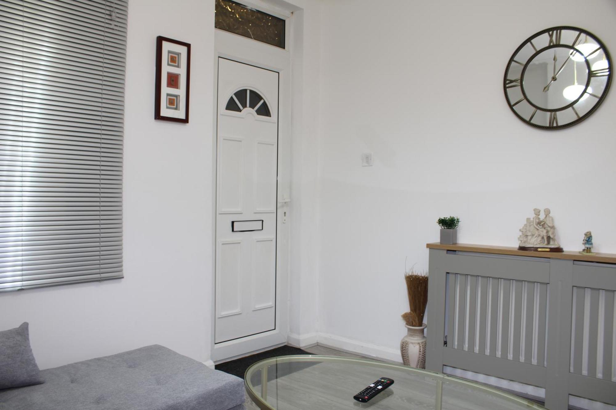 F2S Serviced Apartments 2Bedroom Terrace House With Free Wifi Netflix Suitable For Contractors Walking Distance To Train Station Derby Eksteriør billede