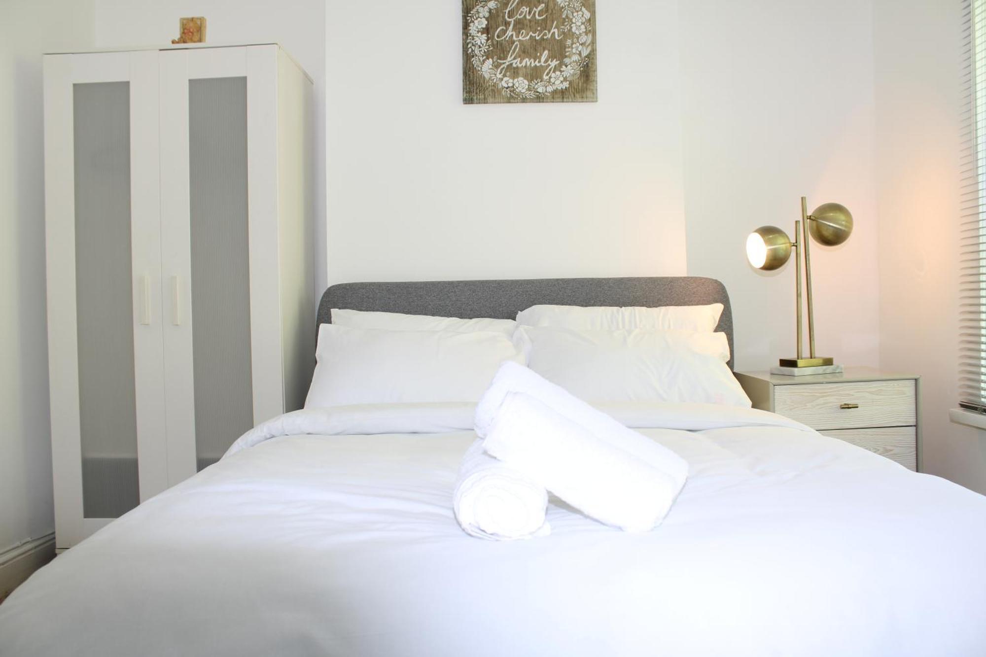 F2S Serviced Apartments 2Bedroom Terrace House With Free Wifi Netflix Suitable For Contractors Walking Distance To Train Station Derby Eksteriør billede