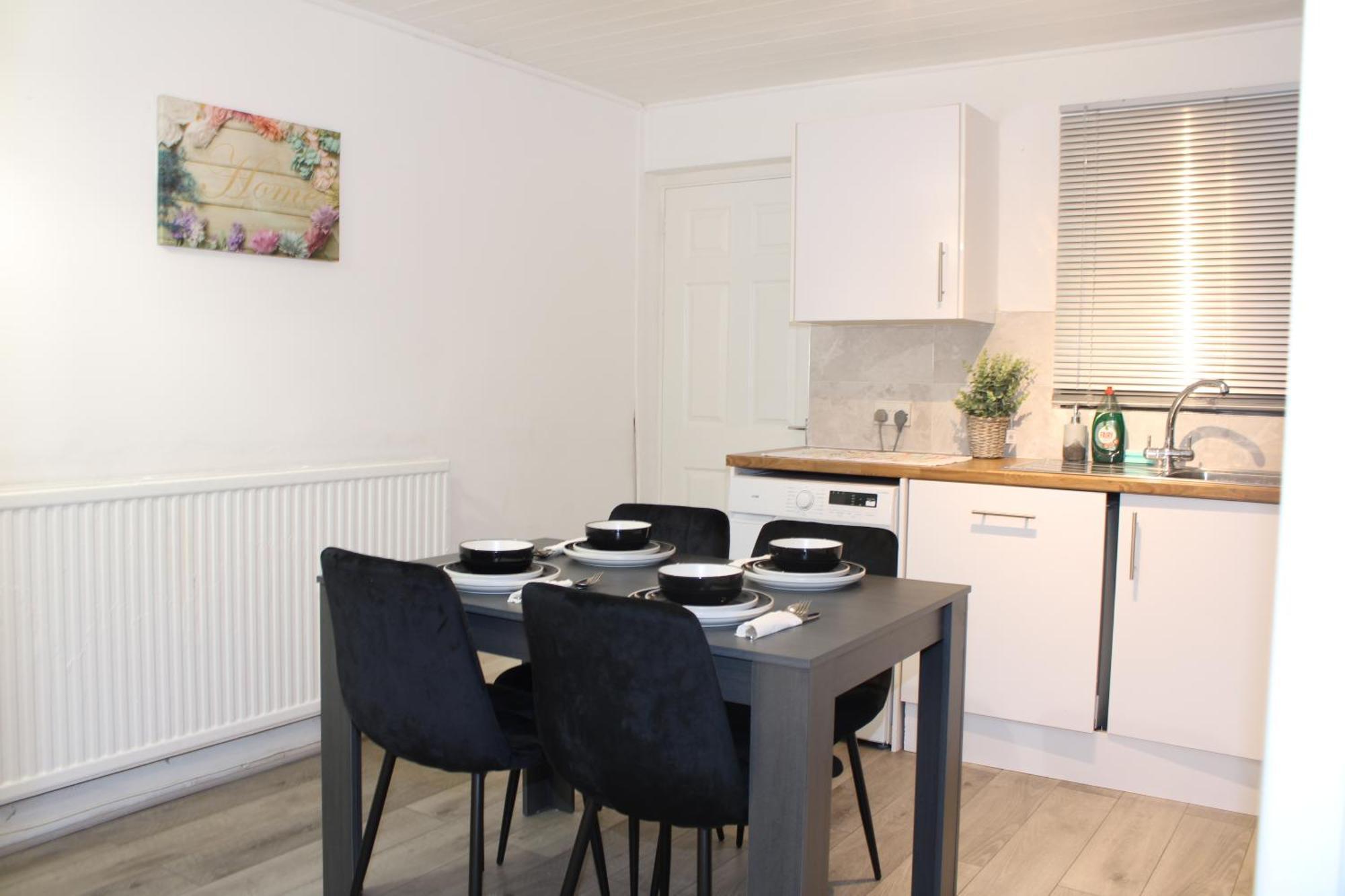 F2S Serviced Apartments 2Bedroom Terrace House With Free Wifi Netflix Suitable For Contractors Walking Distance To Train Station Derby Eksteriør billede