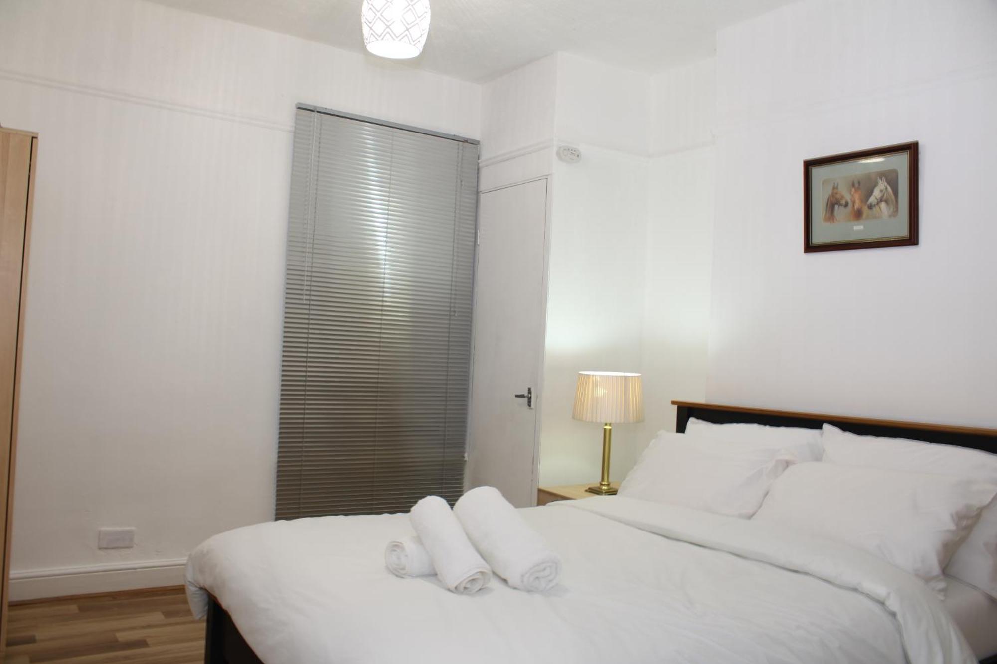 F2S Serviced Apartments 2Bedroom Terrace House With Free Wifi Netflix Suitable For Contractors Walking Distance To Train Station Derby Eksteriør billede