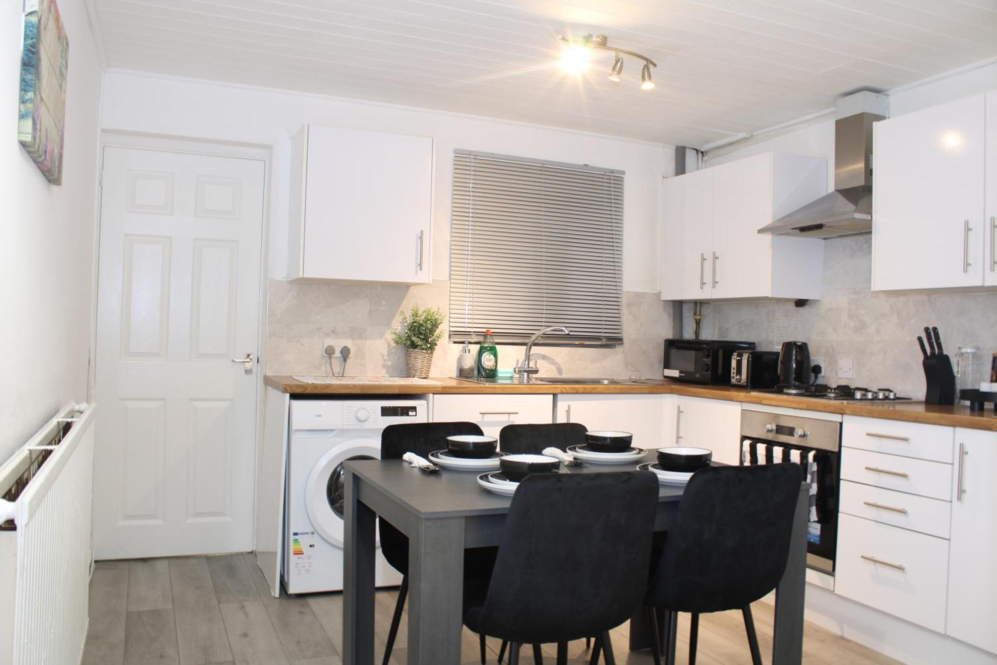 F2S Serviced Apartments 2Bedroom Terrace House With Free Wifi Netflix Suitable For Contractors Walking Distance To Train Station Derby Eksteriør billede